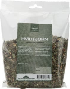 A plastic package of Natur Drogeriet brand Hvidtjørn (Hawthorn) dried and cut leaves, with product information and branding in Danish, with a visible batch number, best before date, and a net weight indication of 125 g.