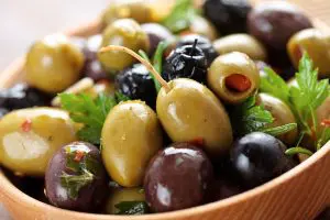 Tomatbrød med olivenolie giver associationer til Italien