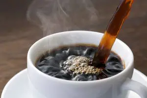 Kaffe er en af de ni sunde fødevarer, der kan booste humøret
