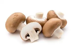 Stuvede champignoner er lækkert tilbehør til bagte kartofler